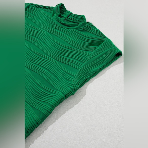 Dark Green Wavy Textured Mock Neck Cap Sleeve Top - Picture 9 of 11